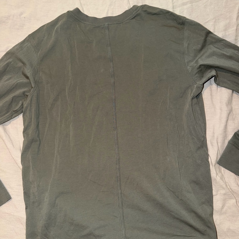 lululemon athletica Womens Medium Long Sleeve Crew Tee - Olive - Picture 2 of 3